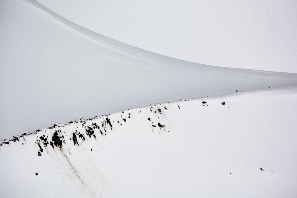 Natur- und Landschaftsfotografie - schneebedeckte Moräne