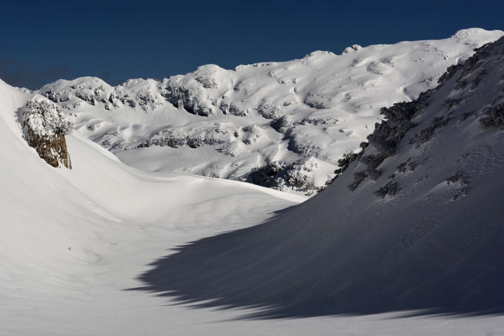 Schneeparadiese - kleinräumige Strukturen in einer zerklüfteten Welt aus Fels und Schnee