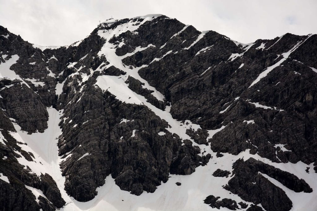 Schneereste in der Nordseite des Nebelhorns